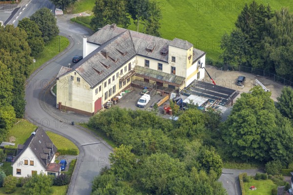 Aerial photo, painting work on the building complex Freienohler Straße 108, Oberer Ebbel, Olpe, Meschede, Sauerland, North Rhine-Westphalia, Germany, construction work, construction measure, construction site, DE, Europe, aerial photo, aerial photography, aerial photography, Ruhr area, overview, bird's-eye view, bird's-eye view, overview