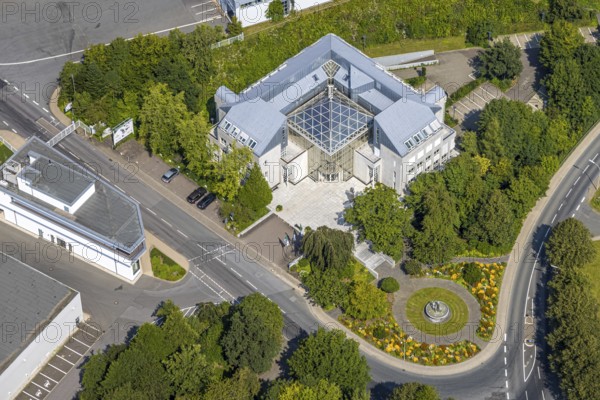 Aerial view, house with glass roof, flower bed and fountain of the brewery C. & A. VELTINS GmbH, Grevenstein, Meschede, Sauerland, North Rhine-Westphalia, Germany, DE, Europe, aerial view, aerial photography, aerial photography, Ruhr area, overview, bird's-eye view, birds-eyes view, overview