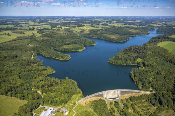 Aerial view, Kerspetalsperre with dam and forest area, distant view, blue sky with clouds, Großfastenrath, Wipperfürth, Sauerland, North Rhine-Westphalia, Germany, DE, Europe, Kierspe, aerial view, aerial photography, aerial photography, Ruhr area, dam wall, dam, overview, bird's-eye view, overview