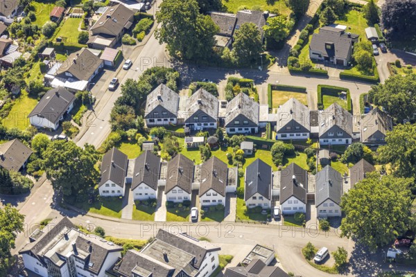 Aerial view, terraced house housing estate Goethestrasse and Heinestrasse, Kierspe, Sauerland, North Rhine-Westphalia, Germany, DE, Europe, property tax, real estate, aerial view, aerial photography, aerial photography, multi-family houses, terraced houses, Ruhr area, overview, bird's eye view, residential complex, housing and living, residential area, residential buildings, residential quality, residential neighbourhood, housing estate, residential district, birds-eyes view, overview