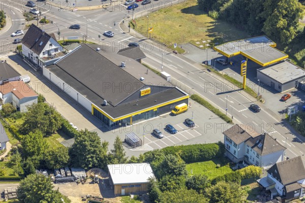 Aerial view, Netto supermarket and JET petrol station, Kölner Straße, Kierspe, Sauerland, North Rhine-Westphalia, Germany, DE, shopping, shopping centre, shopping place, Europe, aerial view, aerial photography, aerial photography, local supply centre, Ruhr area, supermarket, overview, bird's eye view, birds-eyes view, overview