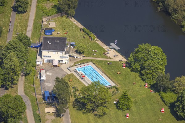 Aerial view, Steele outdoor pool of SV Steele 11, Westfalenstraße, Freisenbruch, Essen, Ruhr area, North Rhine-Westphalia, Germany