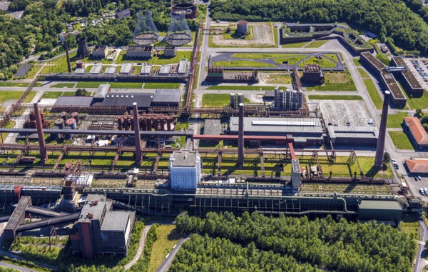 Aerial view, Zeche Zollverein, Gelsenkirchener Straße, outdoor swimming pool, Stoppenberg, Essen, Ruhr area, North Rhine-Westphalia, Germany