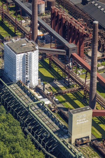 Aerial view, Zeche Zollverein, Gelsenkirchener Straße, outdoor swimming pool, Stoppenberg, Essen, Ruhr area, North Rhine-Westphalia, Germany