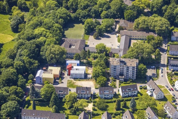 Aerial view, Protestant day care centre Kita Samoastraße, Stepke family centre with brightly coloured houses next to Borbeck comprehensive school, Gerschede, Essen, Ruhr area, North Rhine-Westphalia, Germany