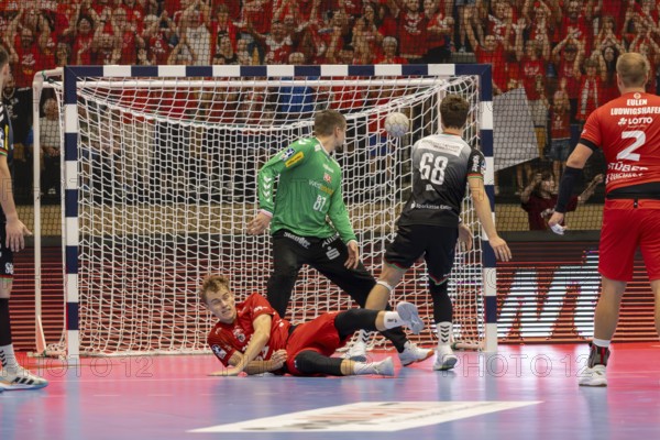 2nd HBL (German Handball League), Season 2025/26, Matchday 1: Eulen Ludwigshafen against TUSEM Essen***Picture: Great overhead goal by Theo Straub (24, Ludwigshafen)