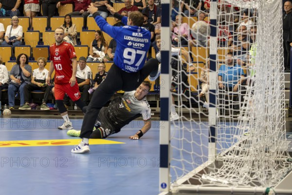 2nd HBL (German Handball League), Season 2025/26, Matchday 1: Eulen Ludwigshafen against TUSEM Essen***Picture: Tor tor by Max Neuhaus (37, Essen)