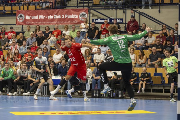 2nd HBL (German Handball League), Season 2025/26, Matchday 1: Eulen Ludwigshafen against TUSEM Essen***Picture: Tor tor by Kian Schwarzer (22, Ludwigshafen)
