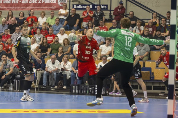 2nd HBL (German Handball League), Season 2025/26, Matchday 1: Eulen Ludwigshafen against TUSEM Essen***Picture: Tor tor by Vincent Bülow (10, Ludwigshafen)