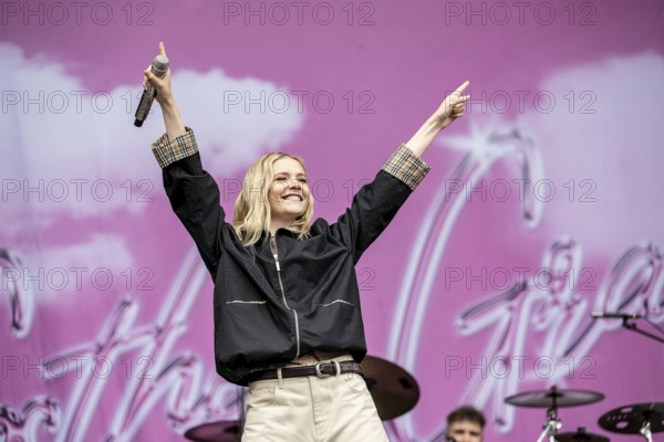 Esther Graf at the Superbloom Festival, Day 1 in the Olympic Park, Munich, 30/08/2025
