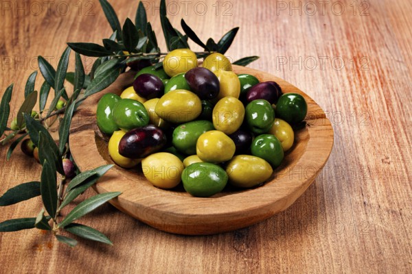 A mixture of olives, varieties of chalkidiki, Verdi giganti and Kalamata, in a bowl, top view, no people