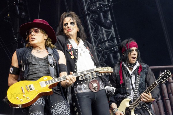 Ryan Roxie (guitarist), Alice Cooper (singer) and Tommy Henriksen (guitarist) live at the 60 Years Anniversary Concert of the Scorpions in the Heinz-von-Heiden-Arena in Hannover on 05.07.2025