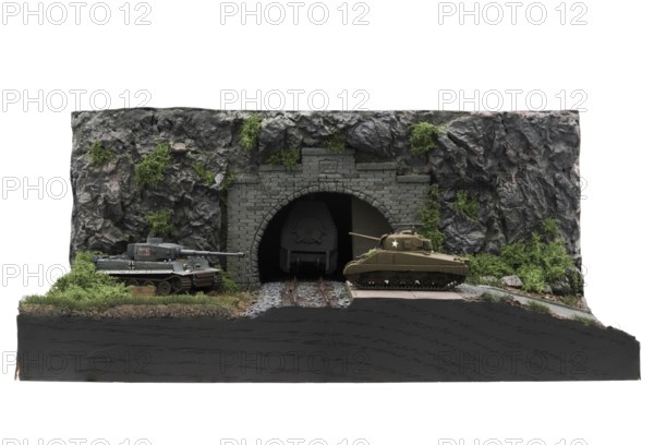 Modelling diorama: Sherman and Tiger at the tunnel