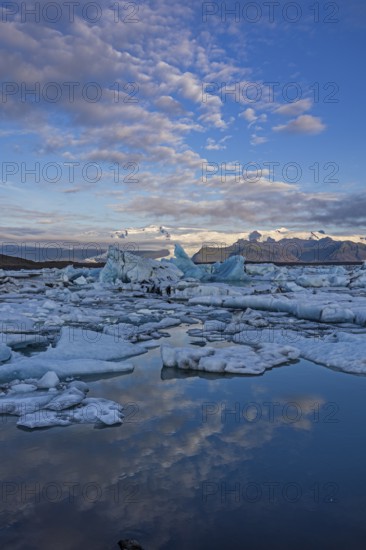 Icebergs, ice floes, lake, glacier lagoon, glacier, mountains, clouds, summer, morning mood, reflection, Jökulsarlon, Vatnajökull National Park, Iceland