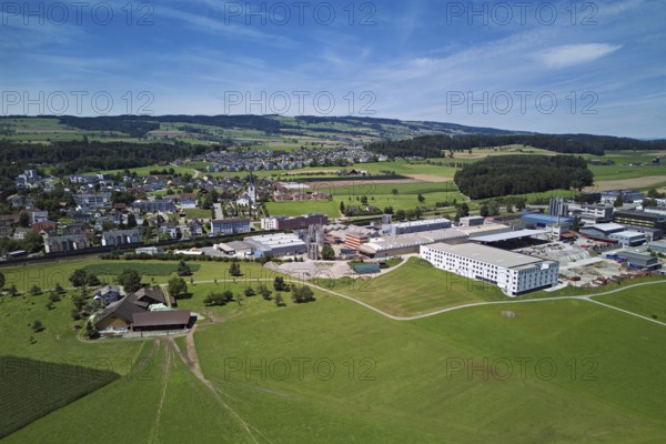 View of the village with the catholic parish church Mariä Geburt, on the right the industrial area, behind the Lindenberg, Sins, Freiamt, Canton, Aargau, Switzerland