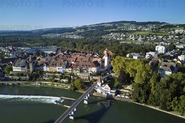 Old town with the Catholic Church of St. Nicholas and the tower of the Muri- Amthof, in the foreground the upper weir and the railway bridge over the river Reuss, Bremgarten, Freiamt, Canton, Aargau, Switzerland