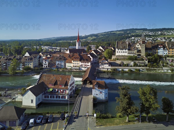 Old town with the Catholic Church of St Nicholas and the tower of the Muri- Amthof, in the foreground the upper weir and the old wooden bridge over the river Reuss, Bremgarten, Freiamt, Canton, Aargau, Switzerland