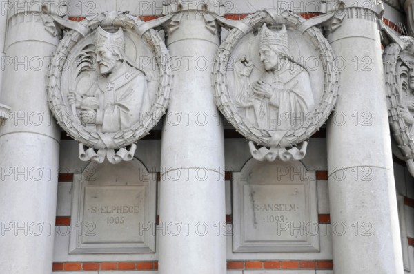 London, England, Great Britain, Europe, Stone reliefs of historical personalities on a decorative façade with three columns