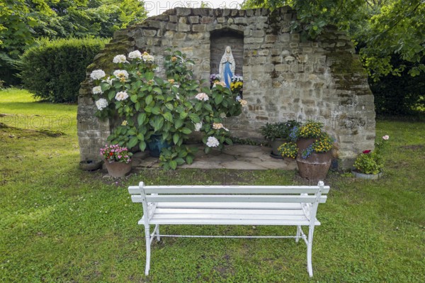 Park bench at a chapel, prayer, praying, Sutthausen, Osnabrück, Lower Saxony, Germany