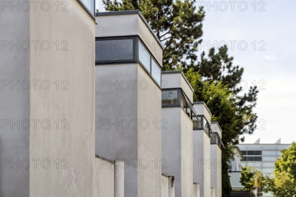 Weissenhof Estate on the Killesberg in Stuttgart. House 5, 9 by architect Jacobus Johannes Pieter Oud. The Werkbund Estate was built in 1927 by the Deutscher Werkbund under the direction of Ludwig Mies van der Rohe by leading representatives of Neues Bauen, partly using experimental materials. Stuttgart, Baden-Württemberg, Germany