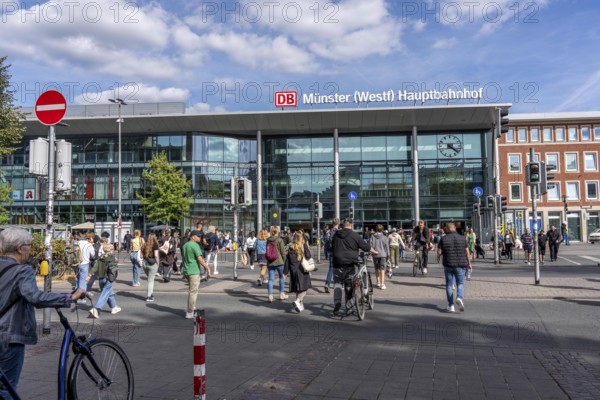 Station forecourt of the main railway station in Münster, pedestrian crossing over Bahnhofstraße, North Rhine-Westphalia, Germany