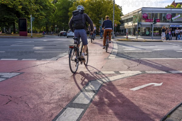 Cycle traffic in Münster, cycle path on Wolbecker Straße, tunnel under the tracks at the main railway station, cycle path red asphalt, marked, city centre of Münster, dense cycle traffic, North Rhine-Westphalia, Germany