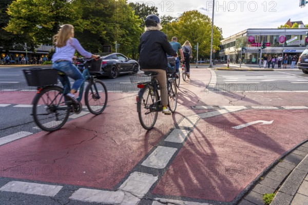 Cycle traffic in Münster, cycle path on Wolbecker Straße, tunnel under the tracks at the main railway station, cycle path red asphalt, marked, city centre of Münster, dense cycle traffic, North Rhine-Westphalia, Germany