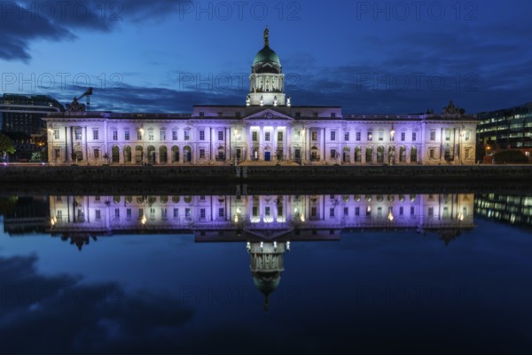 Customs House, Customs House on the River Liffey, blue hour, Dublin, Ireland