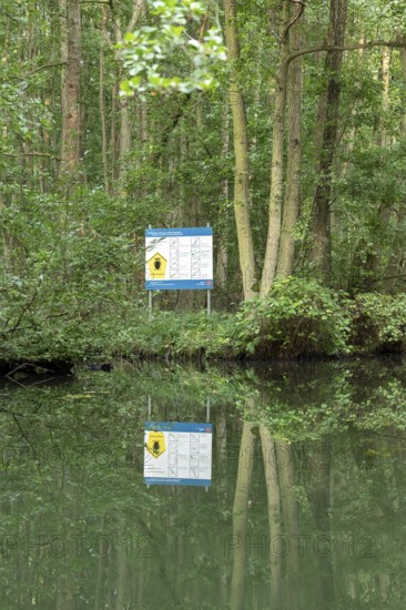 Entrance to the national park, information sign, trees, reflection, canal Alte Fahrt between Bolter Schleuse and Caarpsee, Müritz National Park, Mecklenburg Lake District, Mecklenburg-Western Pomerania, Germany