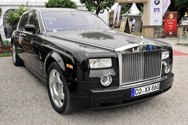 Rolls-Royce Phantom, Black modern Rolls-Royce presented at a trade fair or outdoor event, Retro Classics meets Baroque, Ludwigsburg, Baden-Württemberg, Germany