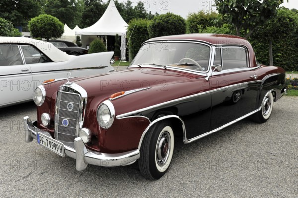 Mercedes-Benz 300, two-colour Mercedes classic car in red and black with a luxurious appearance, Retro Classics meets Baroque, Ludwigsburg, Baden-Württemberg, Germany
