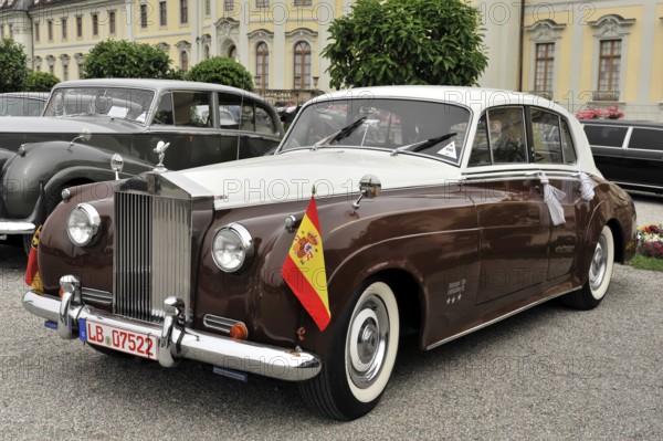 Two-coloured brown and white Rolls-Royce vintage car decorated with flags for a parade, Retro Classics meets Baroque, Ludwigsburg, Baden-Württemberg, Germany
