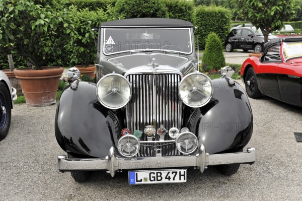 Jaguar MK IV, Oldtimer, Black vintage car with classic round headlights on display at a car meeting, Retro Classics meets Baroque, Ludwigsburg, Baden-Württemberg, Germany