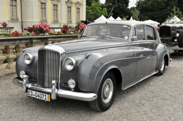 Bentley, Classic car, Elegantly presented on a gravel track, Retro Classics meets Baroque, Ludwigsburg, Baden-Württemberg, Germany