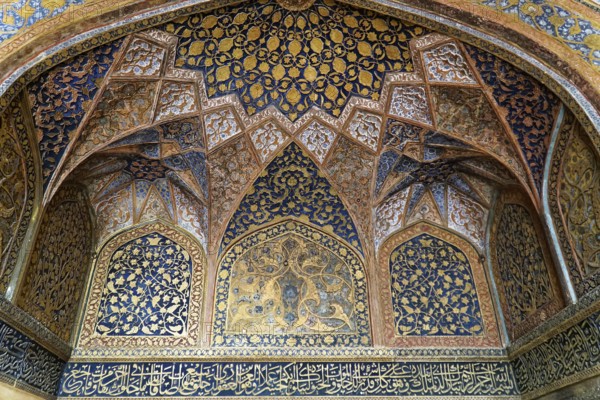 Mausoleum of Itimat-ud-Daula, Tomb, Agra, Uttar Pradesh, India, Asia, Detail of the ceiling mosaic with rich patterns and symmetrical ornaments, Jodhpur, Rajasthan, North India