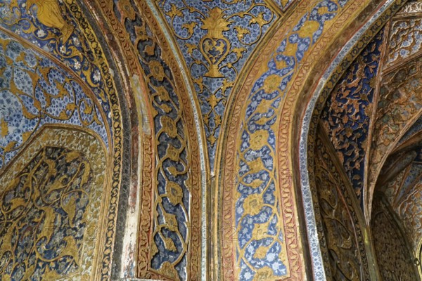 Mausoleum of Itimat-ud-Daula, Tomb, Agra, Uttar Pradesh, India, Asia, Decorative wall art with complex patterns in blue and gold colours, Jodhpur, Rajasthan, North India