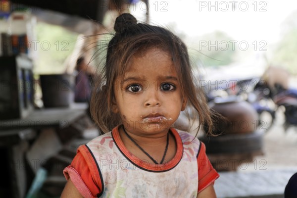 Kota, Rajasthan, North India, Asia, Girl with innocent, questioning look and dirt on her face, India