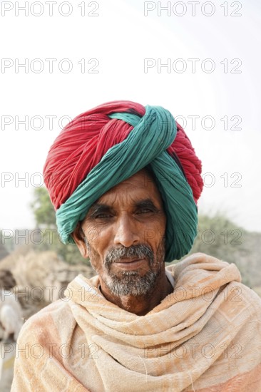 Ranthambhore Tiger Reserve, Sawai Madhopur, Kota, Rajasthan, North India, Asia, An elderly man with traditional turban and serious face photographed outdoors, India