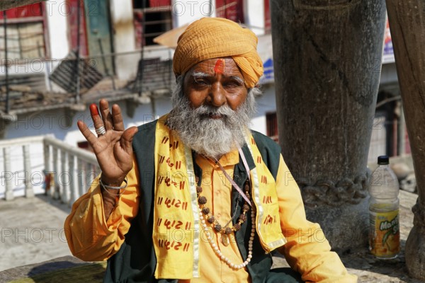 Udaipur, Rajasthan, North India, Asia, An elderly man sits relaxed, wearing a turban and traditional clothing