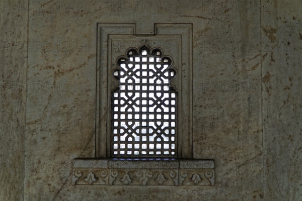 City Palace, Udaipur, Rajasthan, India, Asia, Decorated window with lattice pattern in a stone building, North India