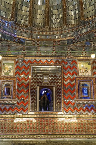 City Palace, Udaipur, Rajasthan, India, Asia, Room with ornate domed ceiling and rich decoration, North India