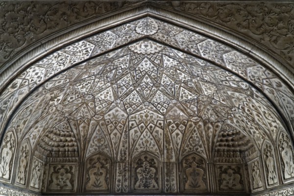 Red Fort, Agra, Uttar Pradesh, India, Detailed vaulted ceiling with ornate patterns and decorations in a historic building, Jodhpur, Rajasthan, North India