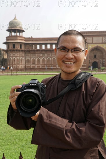 Red Fort, Agra, Uttar Pradesh, India, A smiling man with a camera stands in front of a historical building, Jodhpur, Rajasthan, North India