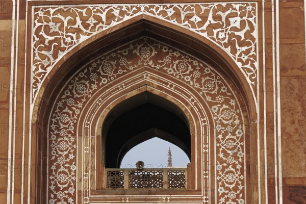 Tomb of Akbar the Great, Sikandra, Agra, Uttar Pradesh, North India, India, Asia, Decorated window in a red sandstone building with Mughal architecture, Jodhpur, Rajasthan