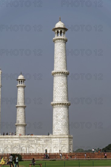 Taj Mahal Tomb, UNESCO World Heritage Site, Agra, Uttar Pradesh, India, Asia, Famous mausoleum by the river, Beautiful view of the Taj Mahal with reflecting pool in the garden, Rajasthan, North India, A minaret of the Taj Mahal under a clear blue sky, Jodhpur