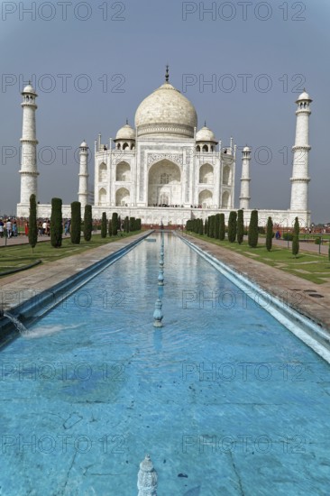 Taj Mahal Tomb, UNESCO World Heritage Site, Agra, Uttar Pradesh, India, Asia, Famous mausoleum by the river, Beautiful view of the Taj Mahal with reflecting pool in the garden, Rajasthan, North India, The Taj Mahal with a detailed view of the blue water channel, Jodhpur