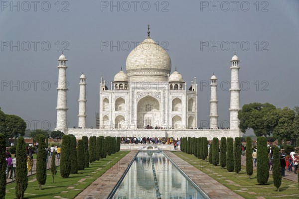 Taj Mahal Tomb, UNESCO World Heritage Site, Agra, Uttar Pradesh, India, Asia, Famous mausoleum by the river, Beautiful view of the Taj Mahal with reflecting pool in the garden, Rajasthan, North India, The Taj Mahal under a clear sky with many tourists in the foreground, Jodhpur