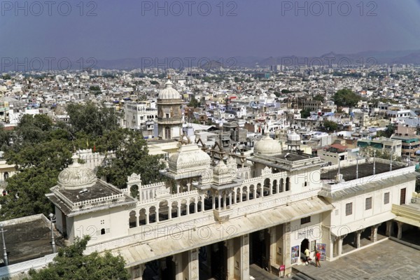 City Palace, Udaipur, Rajasthan, India, Asia, City panorama with palaces and buildings in front of a mountain backdrop, North India