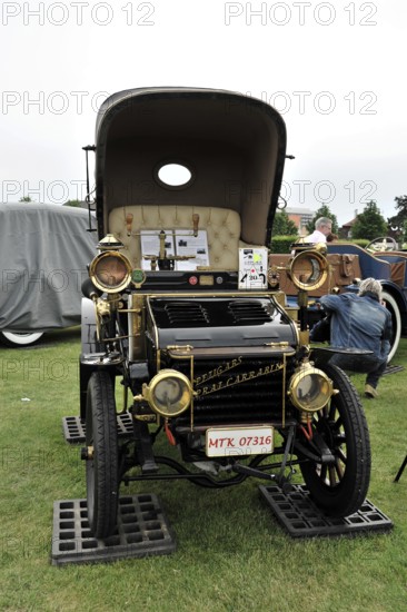 Petigars Prat Carrabi Voiturette, built in 1898, classic car, black and gold vintage car in an exhibition, decorated vehicle with nostalgic charm, Retro Classics meets Baroque, Ludwigsburg, Baden-Württemberg, Germany