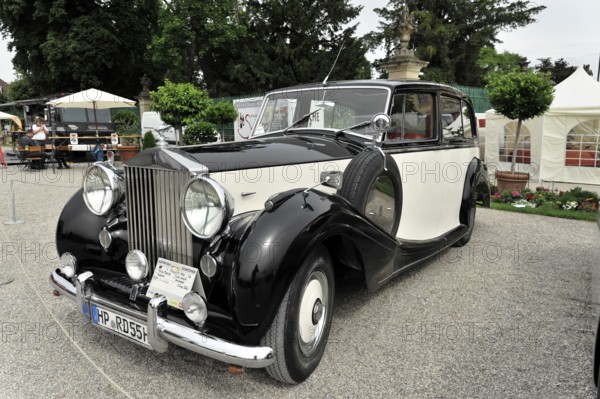 Rolls Royce Silver Wraith, built in 1950, classic car, black and white Rolls-Royce classic car with impressive design and luxurious appearance, Retro Classics meets Baroque, Ludwigsburg, Baden-Württemberg, Germany